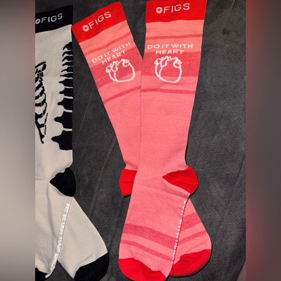 Figs Women Sm Black/White Skeletal & Pink/Red Do It With Heart Compression Socks - Picture 2 of 10